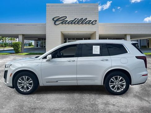 Certified 2025 Cadillac XT6 Luxury image 6