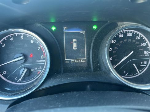 Used 2018 Toyota Camry SE FWD image 11