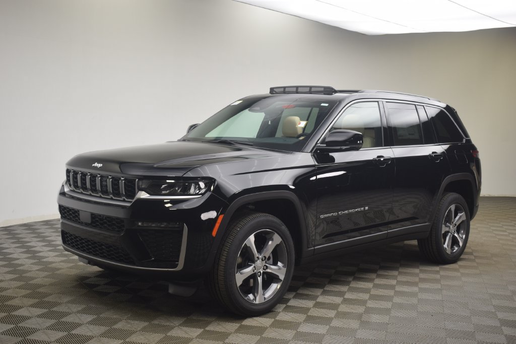 New 2026 Jeep Grand Cherokee Limited w/ Luxury Tech Group II AWD/4WD image 17