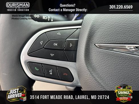 Used 2024 Chrysler Pacifica Touring-L FWD image 24