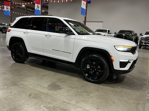 Certified 2024 Jeep Grand Cherokee Limited w/ Luxury Tech Group II AWD/4WD image 7