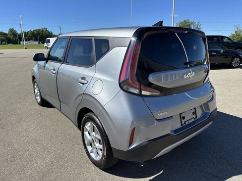Used 2025 Kia Soul LX w/ LX Technology Package FWD image 5