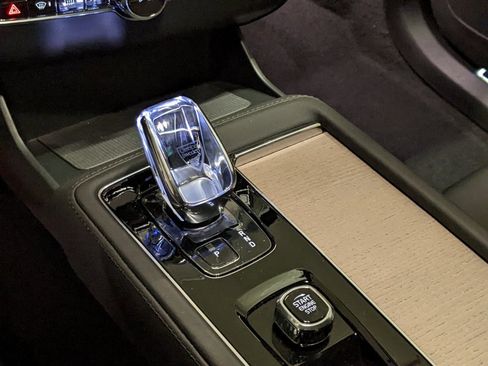 New 2025 Volvo XC90 T8 Core w/ Climate Package image 20