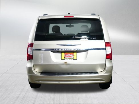 Used 2013 Chrysler Town & Country Touring-L w/ Driver Convenience Group FWD image 6