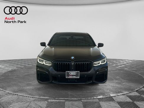 Used 2022 BMW 740i w/ M Sport Package RWD image 8