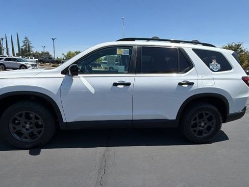 Used 2023 Honda Pilot TrailSport image 7