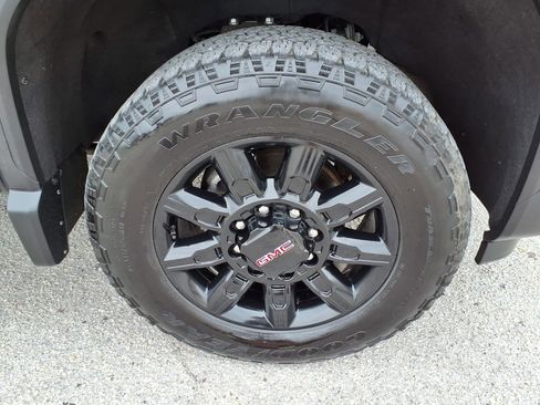 Used 2024 GMC Sierra 2500 AT4 w/ AT4 Premium Plus Package image 9