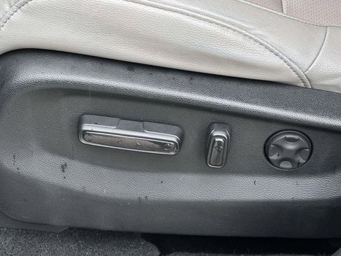 Used 2018 Honda CR-V Touring image 17