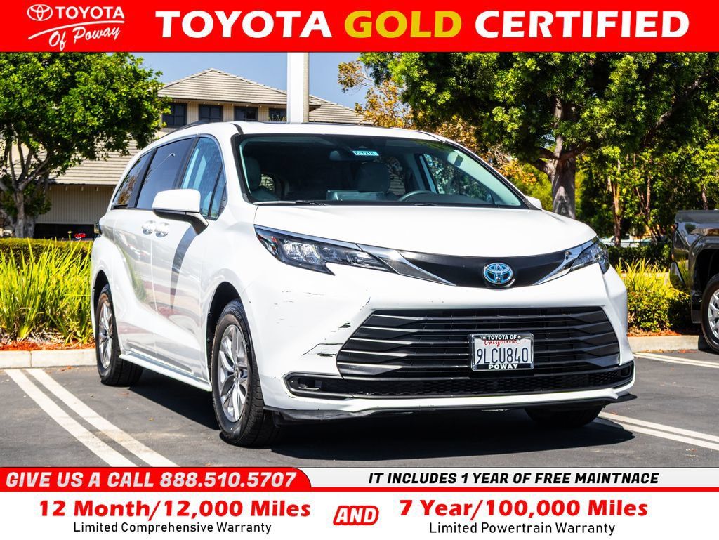 Used 2024 Toyota Sienna LE w/ LE Plus Package FWD image 1