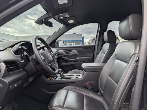 Used 2023 Chevrolet Traverse LT image 9