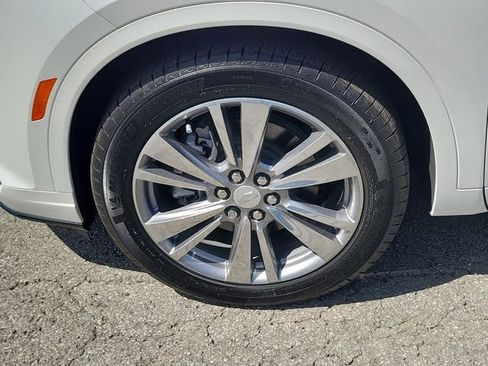 Used 2025 Cadillac XT6 Premium Luxury AWD/4WD image 5