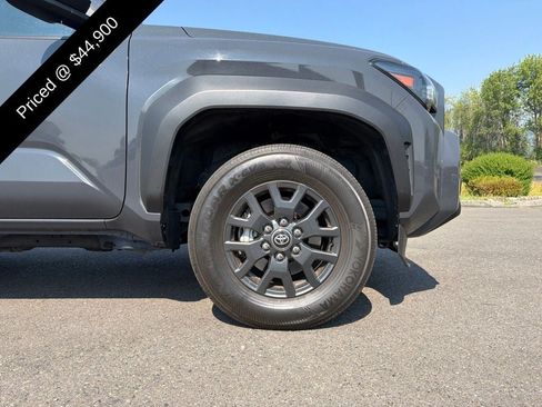 Used 2025 Toyota 4Runner SR5 AWD/4WD image 4