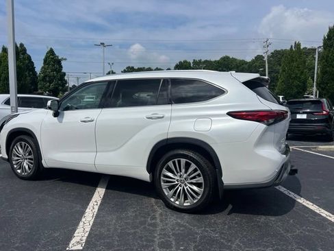 Used 2022 Toyota Highlander Platinum AWD/4WD image 10