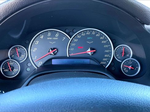 Used 2007 Chevrolet Corvette Coupe w/ Performance Package RWD image 16