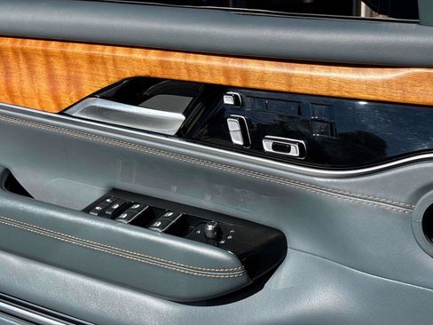 Used 2022 Jeep Grand Wagoneer Series II w/ Convenience Group III image 20