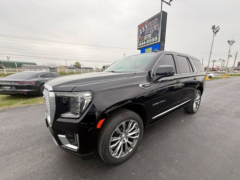 Used 2023 GMC Yukon Denali w/ Denali Reserve Package image 8