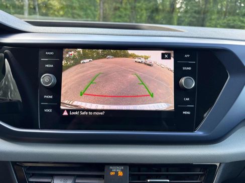 Used 2023 Volkswagen Taos SE w/ Panoramic Sunroof Package FWD image 21