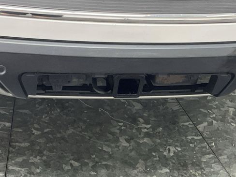 Used 2018 Ford Explorer XLT w/ Equipment Group 202A AWD/4WD image 6