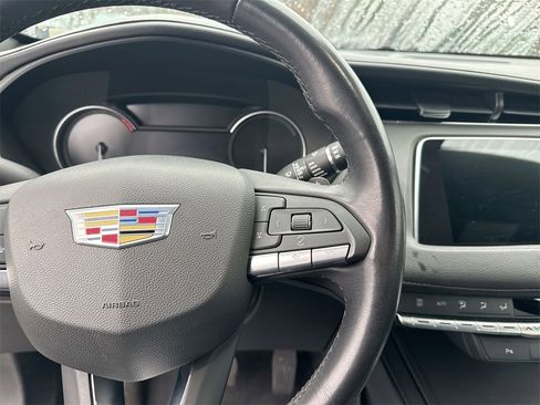 Used 2023 Cadillac XT4 Premium Luxury image 18