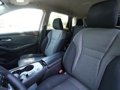 Used 2021 Nissan Rogue SV FWD image 21