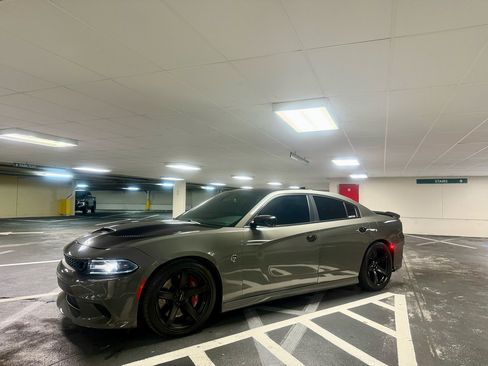 Used 2019 Dodge Charger SRT Hellcat w/ Navigation & Travel Group image 12