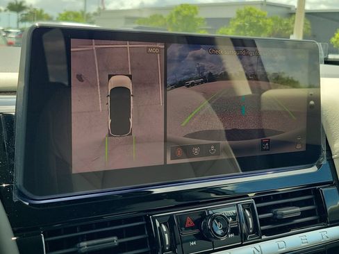 New 2026 Nissan Pathfinder SL FWD image 10