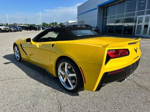 Used 2015 Chevrolet Corvette Stingray Convertible w/ Carbon Flash Badge Package RWD image 3