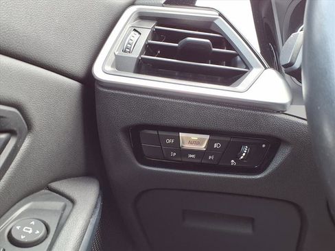 Used 2020 BMW 330i xDrive 330i xDrive w/ Convenience Package image 17