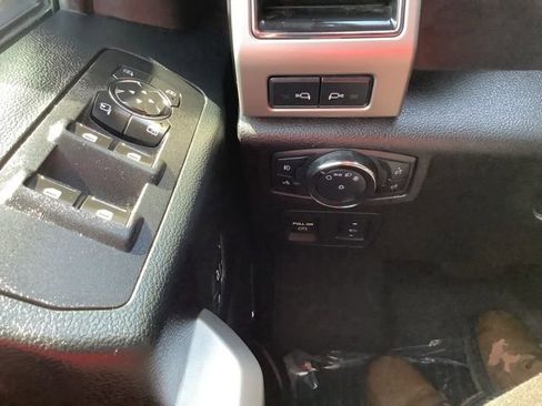 Used 2019 Ford F150 Lariat w/ Equipment Group 502A Luxury AWD/4WD image 18