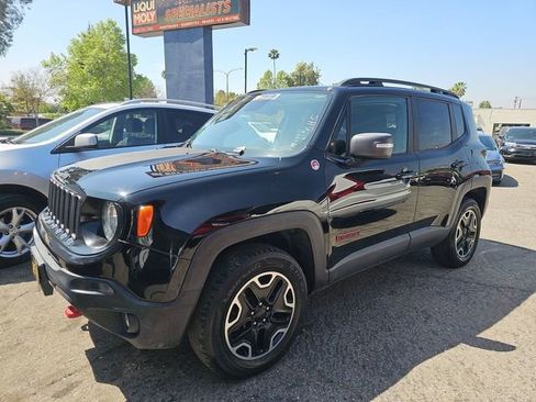Used 2017 Jeep Renegade Trailhawk w/ Premium Trailhawk Package image 1