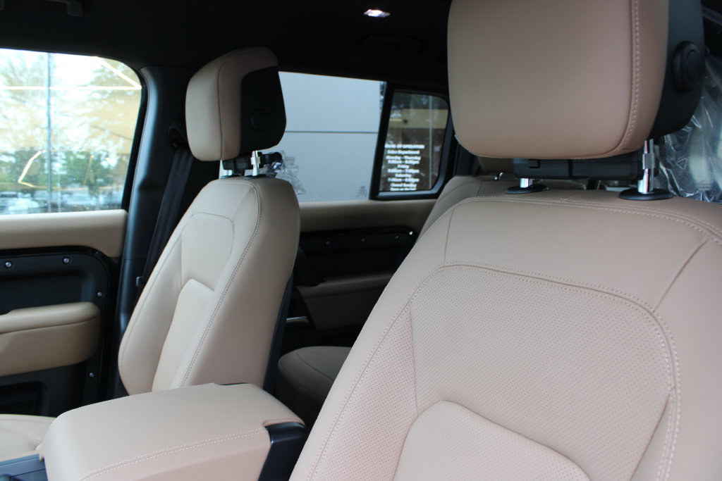 New 2026 Land Rover Defender 130 X-Dynamic SE AWD/4WD image 7