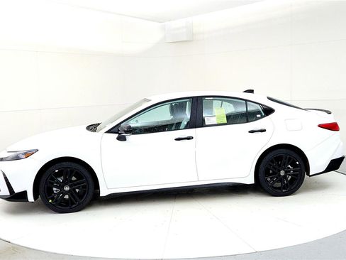 New 2026 Toyota Camry Hybrid image 3