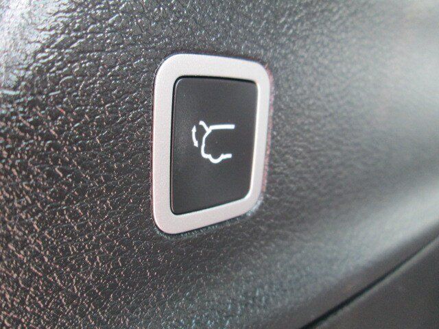 Used 2023 Chrysler Pacifica Touring-L w/ S Appearance Package AWD/4WD image 14