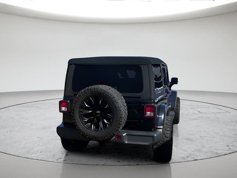Used 2020 Jeep Wrangler Unlimited Sahara w/ Dual Top Group AWD/4WD image 4