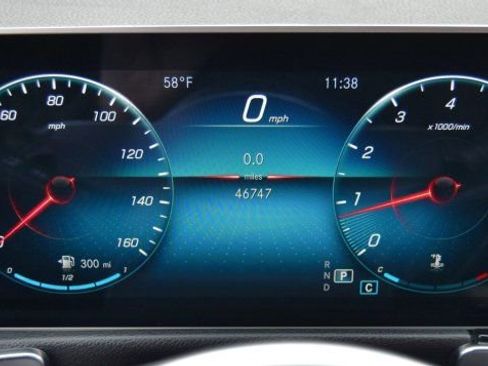 Used 2021 Mercedes-Benz GLB 250 4MATIC w/ Premium Package image 14