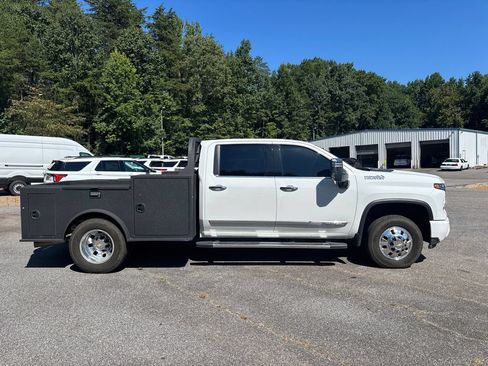 Used 2025 Chevrolet Silverado 3500 High Country w/ High Country Premium Package AWD/4WD image 4