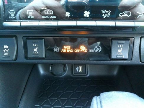 Used 2025 Toyota RAV4 XLE w/ Weather Package image 18