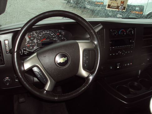 Used 2017 Chevrolet Express 3500 LT w/ LT Preferred Equipment Group image 18