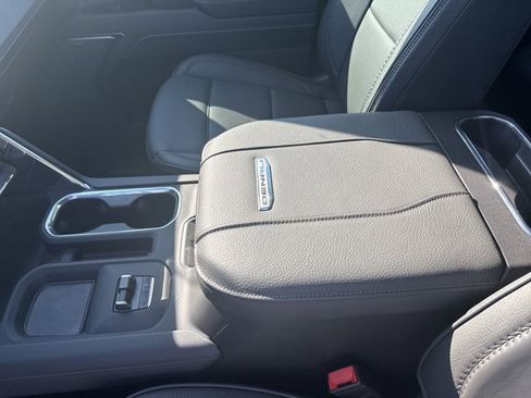 Used 2025 GMC Sierra 2500 Denali w/ Denali Reserve Package image 18