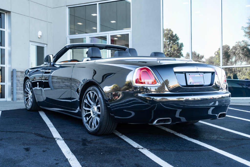 Used 2018 Rolls-Royce Dawn RWD image 16