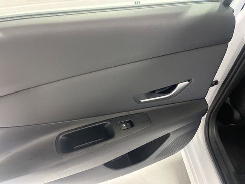 New 2025 Hyundai Elantra Limited image 29