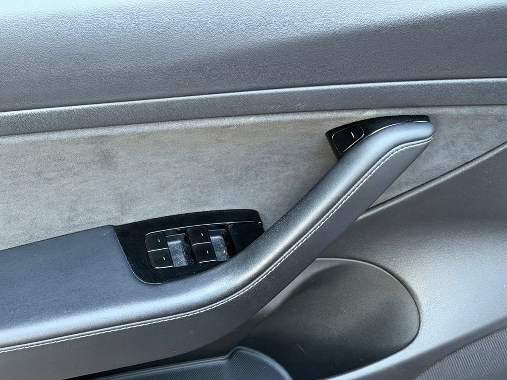 Used 2020 Tesla Model 3 Standard Range RWD image 29