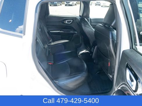 Used 2025 Jeep Compass Trailhawk AWD/4WD image 39