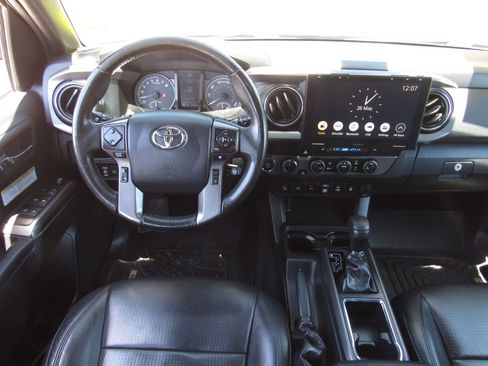 Used 2019 Toyota Tacoma TRD Off-Road AWD/4WD image 16