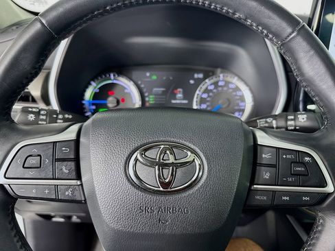 Used 2023 Toyota Highlander Bronze Edition image 16