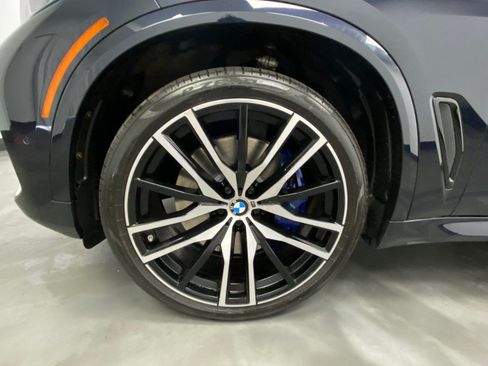 Used 2019 BMW X5 xDrive50i w/ M Sport Package AWD/4WD image 19