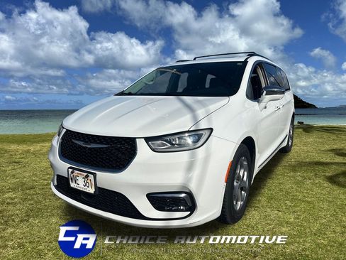 Used 2022 Chrysler Pacifica Limited image 1