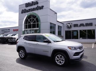 Used 2025 Jeep Compass Latitude w/ Sun & Sound Group AWD/4WD video 1
