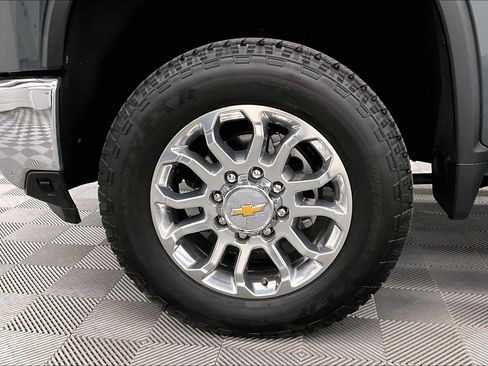 Used 2025 Chevrolet Silverado 2500 LTZ w/ LTZ Convenience Package AWD/4WD image 10
