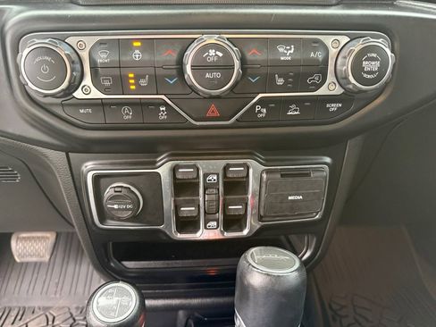 Used 2022 Jeep Gladiator Overland image 22
